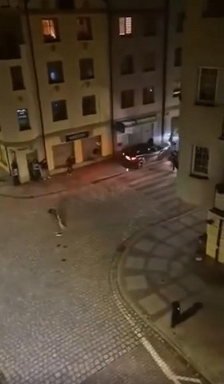Głogów. Kierowca czarnego auta wjechał w tłum ludzi na chodniku. Policja zna właściciela samochodu [ZDJĘCIA].