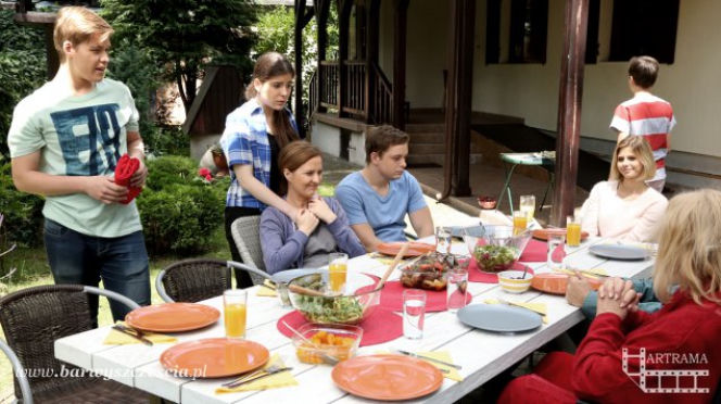Barwy szczęścia odc. 1236. Maria Pyrka (Izabela Kuna), Agata (Natalia Zambrzycka), Wojtek (Jakub Małek), Hubert (Marek Molak), Iwona (Izabela Zwierzyńska)