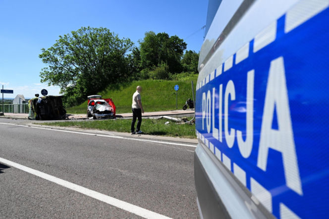 Makabra na drodze w Przemyślu! Osobówka zderzyła się z karetką. Nie żyje mężczyzna