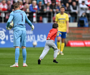 Młody kibic wbiegł na boisko w Krakowie. Klub wydał niecodzienny komunikat