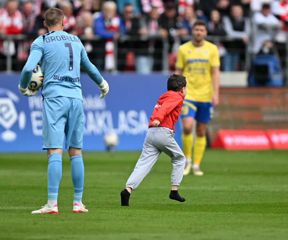 Młody kibic wbiegł na boisko w Krakowie. Klub wydał niecodzienny komunikat