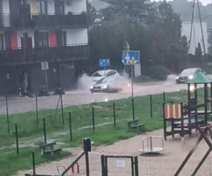 Bydgoszcz pod wodą po gwałtownej burzy. Zalane ulice, kilkadziesiąt interwencji