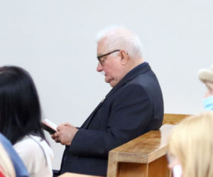 Lech Wałęsa na mszy świętej