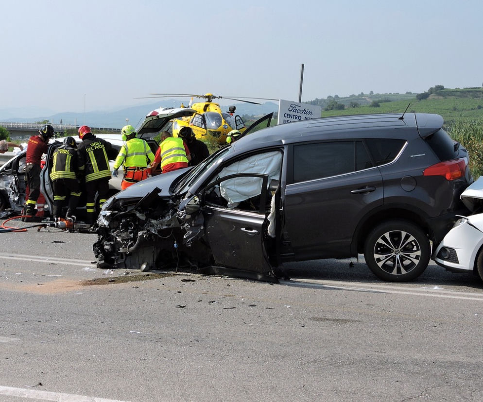 Kraków. Karambol na A4! Sześć pojazdów zderzyło się w pobliżu węzła Balice. Lądował śmigłowiec LPR