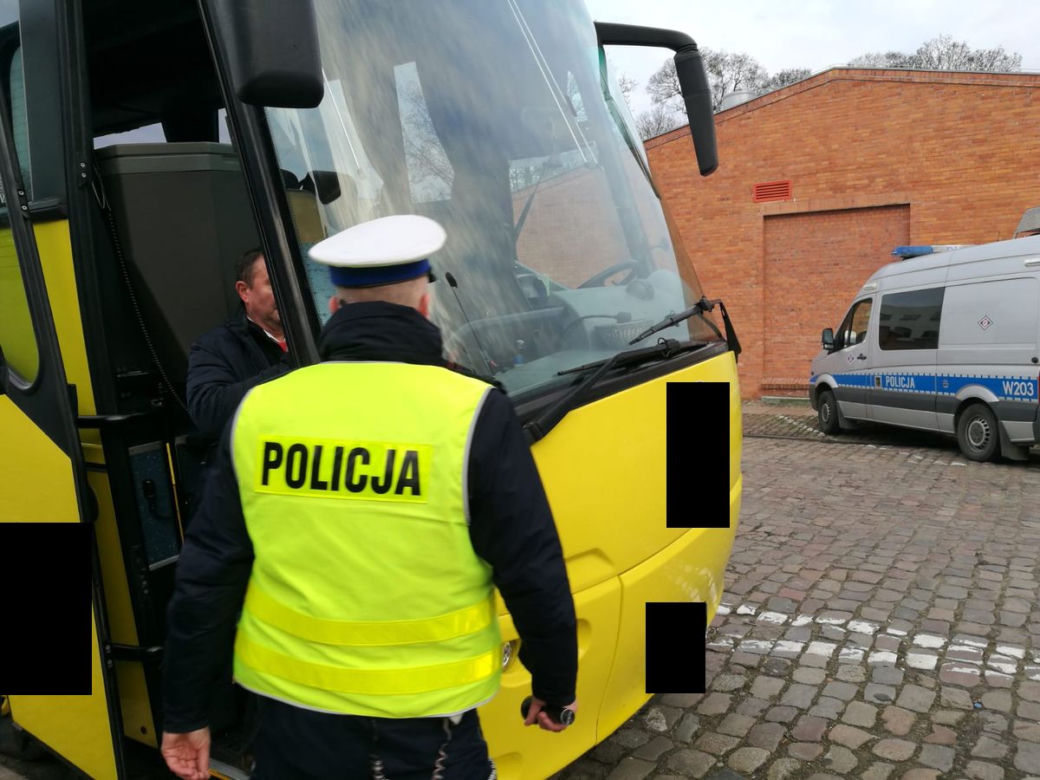 Kontrole autokarów podczas ferii zimowych