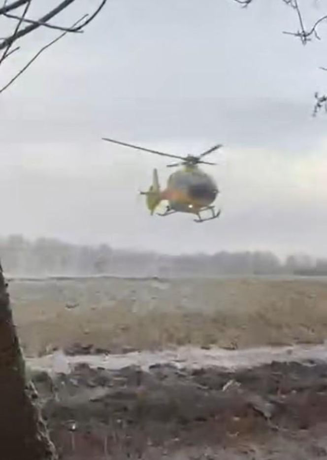 Wypadek pod Iławą. Mitsubishi roztrzaskało się na drzewie! Pięć osób rannych, w tym jedna walczy o życie