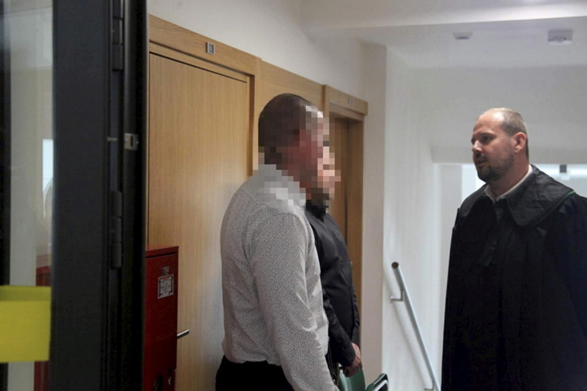 Rafał i Aleksander pobili Adama Niedzielskiego w centrum miasta. Były minister okazał im łaskę