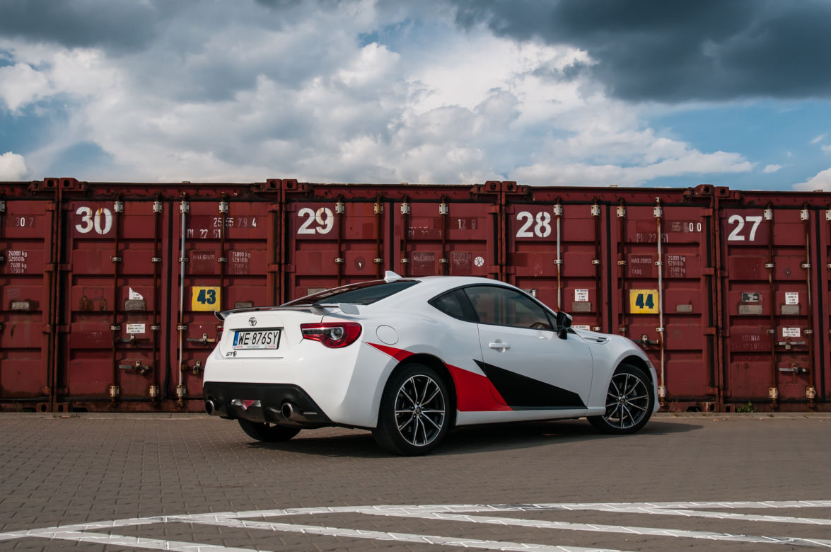 Toyota GT86 2.0 Boxer 200 KM 6MT 