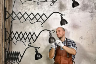 Lampy z duszą - oświetlają muzea i mieszkania. To prawdziwe industrialne perełki, którym Radosław daje drugie życie