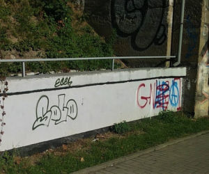 Wiadukt nad ul. Ku Słońcu padł ofiarą pseudografficiarzy