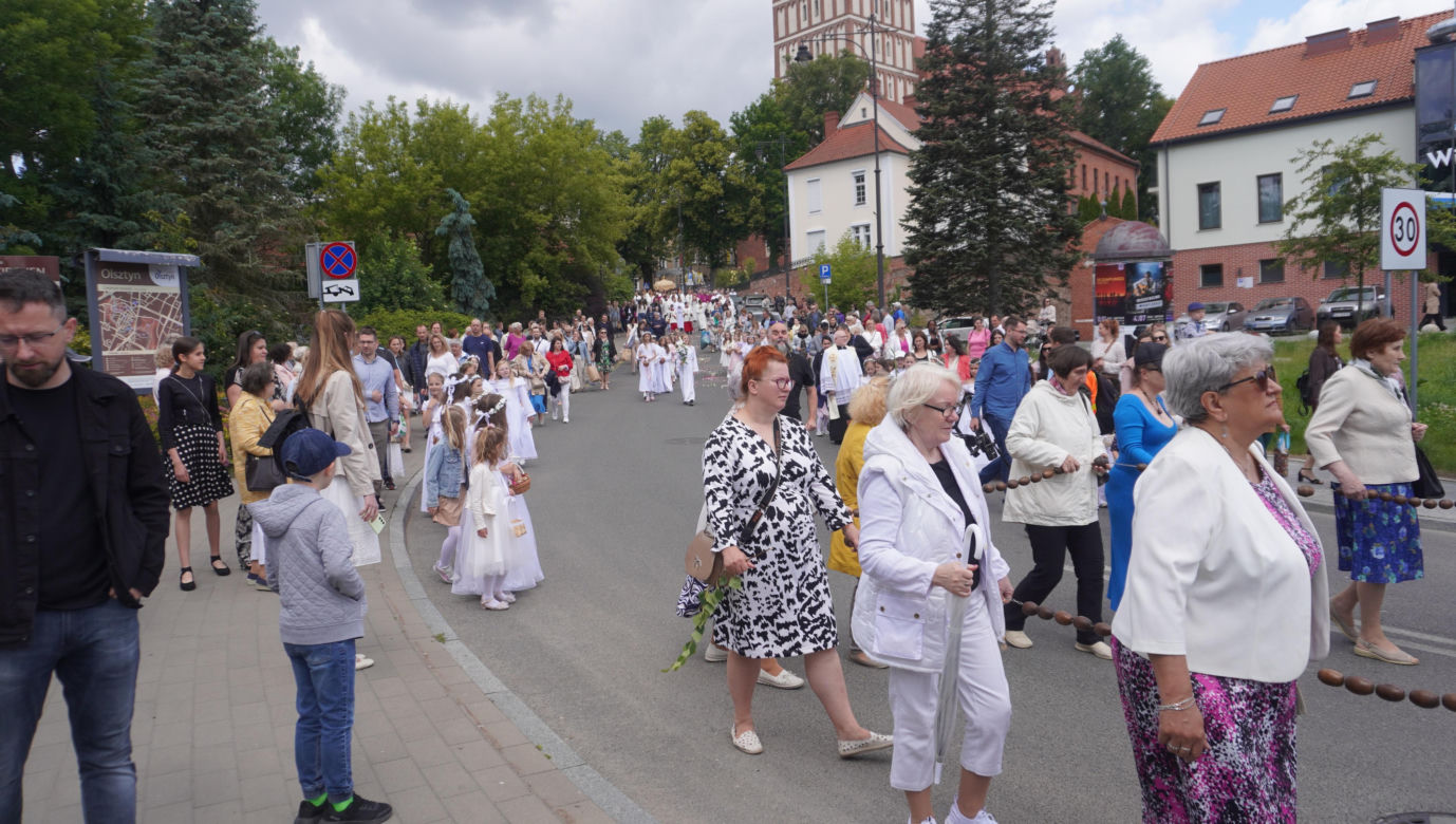Boże Ciało 2025. Tysiące osób uczestniczyło w olsztyńskich procesjach
