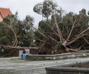 Dramatyczna sytuacja w Portugalii. Ogłoszono stan klęski żywiołowej po przejściu orkanu