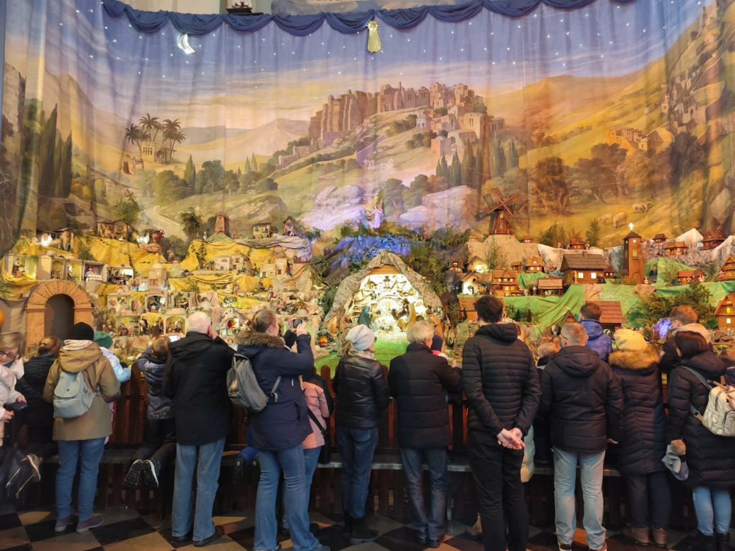 Niezwykła ruchoma szopka w Krakowie robi furorę! Ma ponad 100 figurek, a jej historia sięga 800 lat