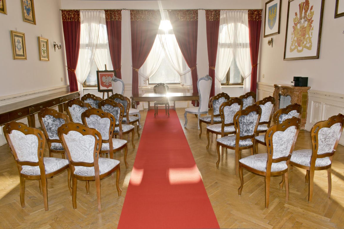 Metamorfoza Zamku w Mosznej. Z sanatorium w bajkowy hotel - tak przez lata zmieniał się jeden z najbardziej czarujących budynków w Polsce