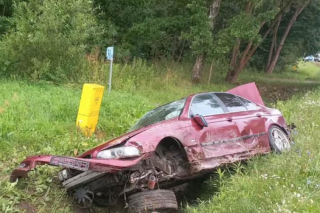 W Pruszynie- Pieńkach auto wypadło z trasy