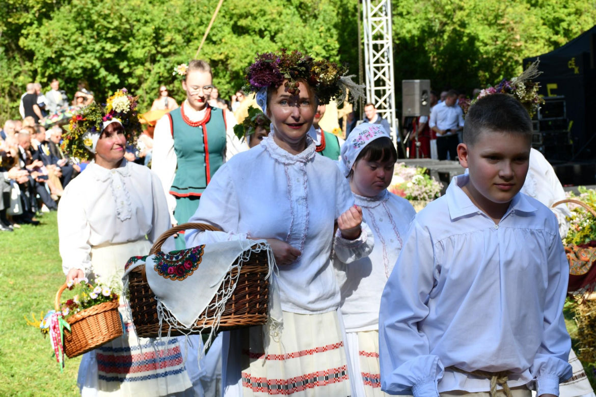 Tłumy na dożynkach w Olsztynku. Zobacz, jak wyglądało tegoroczne święto plonów