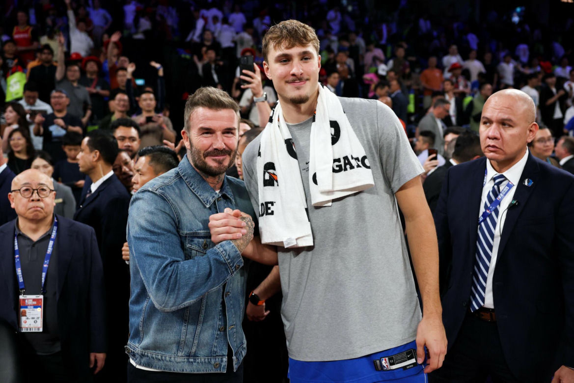 David Beckham na meczu koszykówki w Chinach