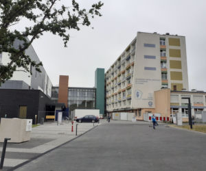 Stary budynek szpitala na Bielanach do wyburzenia