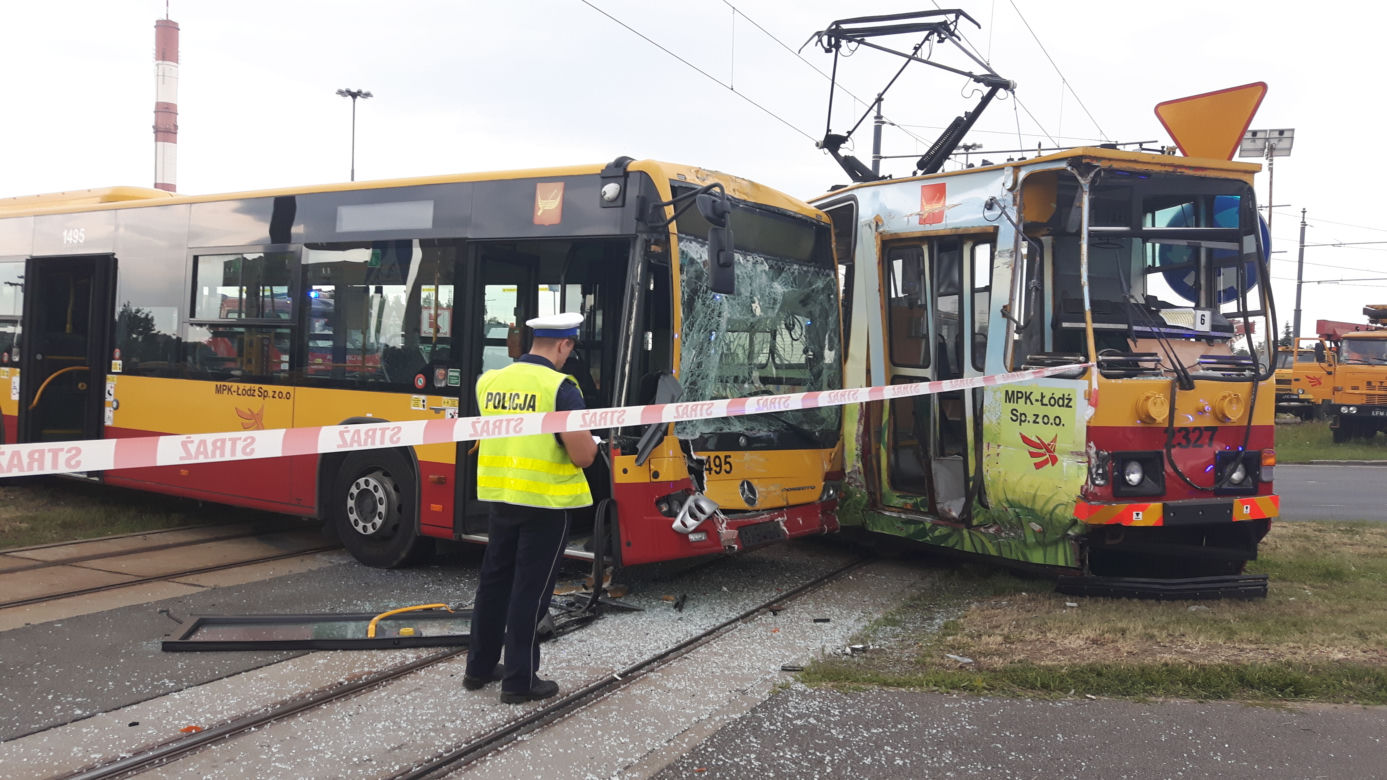 5. Poważny wypadek na rondzie Sybiraków w Łodzi