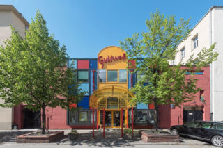 Żegnaj pomo, witaj stalowa kurtyno. Warszawski teatr Guliwer dostanie nowe ubranie