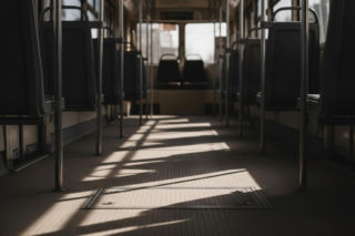 Brutalny atak młotkiem w Warszawie. Kim są zatrzymani sprawcy?