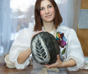 Olena Kaszuba piecze polski chleb pod Chicago