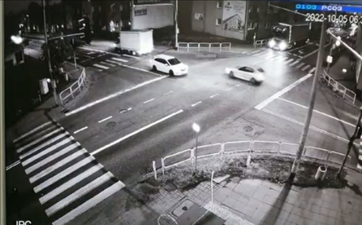 Fatalny wypadek na przejściu w Makowie Mazowieckim! Kierowca opla nie widział pieszego? 