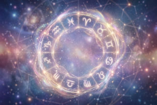 Horoskop na dziś, 22 kwietnia. Kosmiczna energia zachęca do pielęgnowania bezpieczeństwa i komfortu