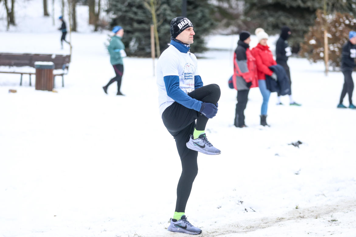 Wystrzał startera zamiast szampana. Tłumy powitały Nowy Rok na XX Śląskim Maratonie Noworocznym Cyborg