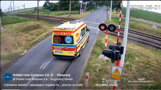 Karetka utknęła między rogatkami tuż przed nadjeżdżającym pociągiem