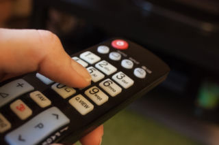 Quiz. Ty rządzisz pilotem, czy odwrotnie? TVP, TVN, a może Polsat. Z jakiej stacji pochodzi ten hit? 