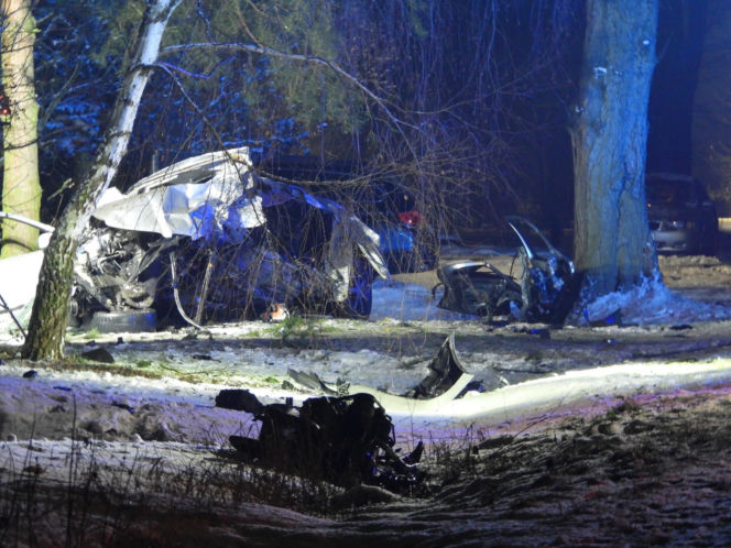 Uciekał seatem przed policją. Gonili go przez dwa powiaty. Zginął na drzewie