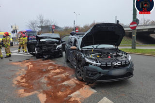 Wypadek karawanu wiozącego trumnę z ciałem. Szok w Warszawie