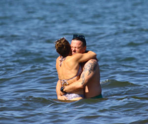 Edyta Herbuś na plaży