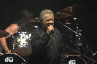 95-letnia legenda Star Treka zagrała pierwszy w karierze metalowy koncert. William Shatner w coverach m.in. Metalliki i Black Sabbath!
