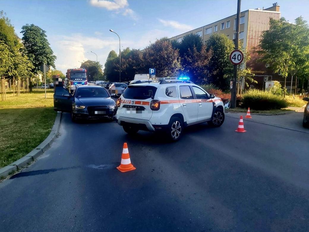 9-latka wbiegła pod rozpędzone auto w Piasecznie. W stanie ciężkim trafiła do szpitala