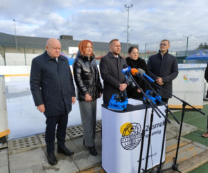 Umowa podpisana. Za 18 miesięcy w Łomży powstanie zadaszone lodowisko rolkowisko