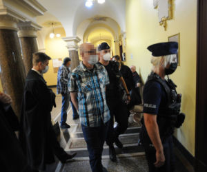 Próbował zabić ojca dla pieniędzy. Inną zbrodnię opisał w książce. Bartłomiej S. stanął przed sądem