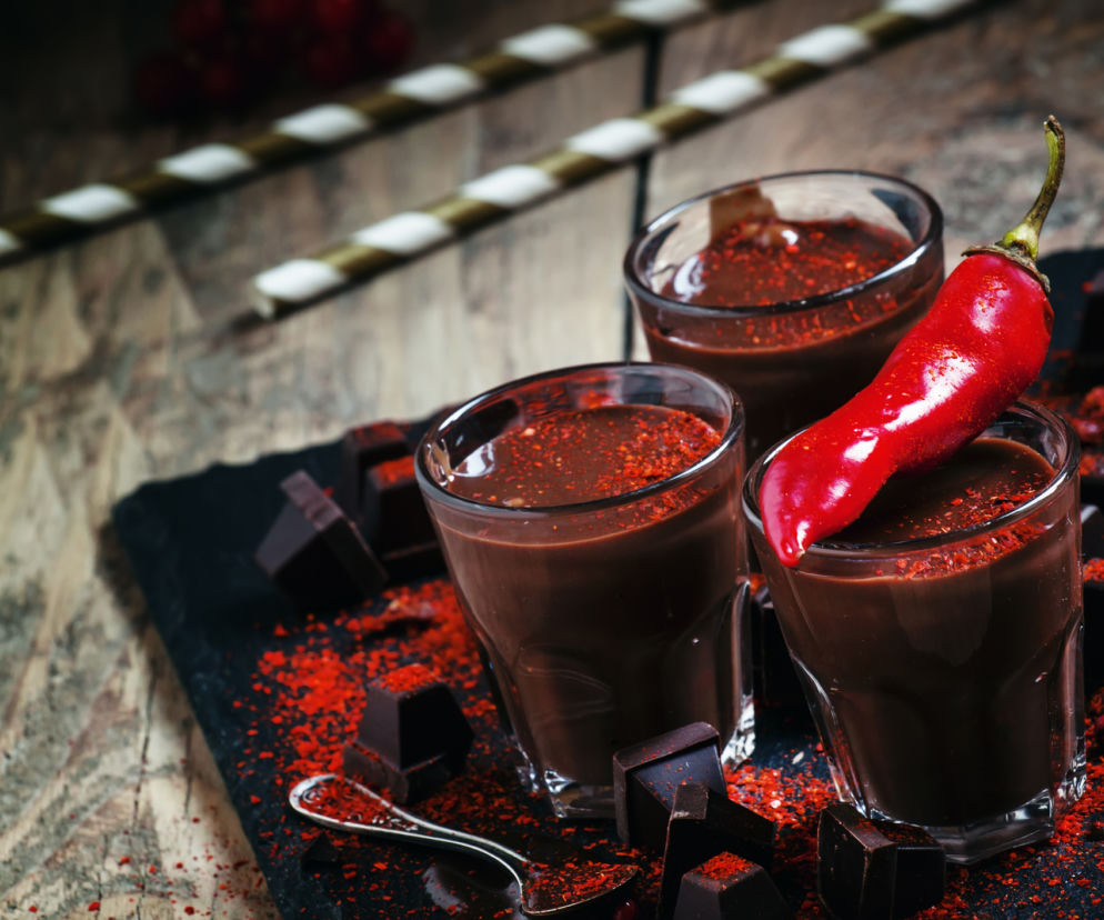Lody czekoladowe w słodkim sosie chilli