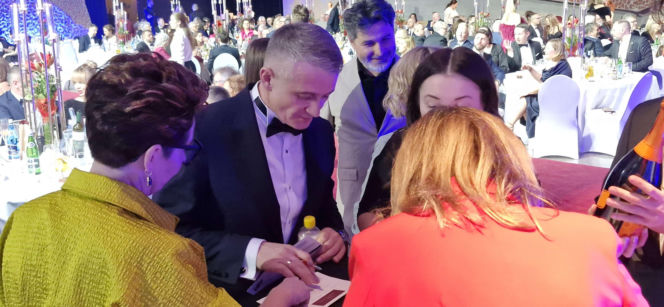 XIV Marszałkowski Bal Dobroczynny w CKK Jordanki. Koncert Kuby Badacha i licytacje