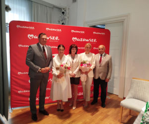 Dwie lokalne inwestycje z wysokim wsparciem unijnym. Umowy na budowę wiaduktu warszawskiego w Siedlcach i rozwój bioróżnorodności w Mrozach – już podpisane!