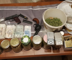 To nie konfitury i pistolet zabawkowy!