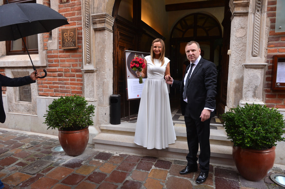 Joanna Klimek i Jacek Kurski w drodze na ślub