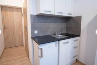 Kawalerki wielkości kojców dla psów w Łodzi. Ciasno na Ciasnej i nowocześnie na Kościelnej