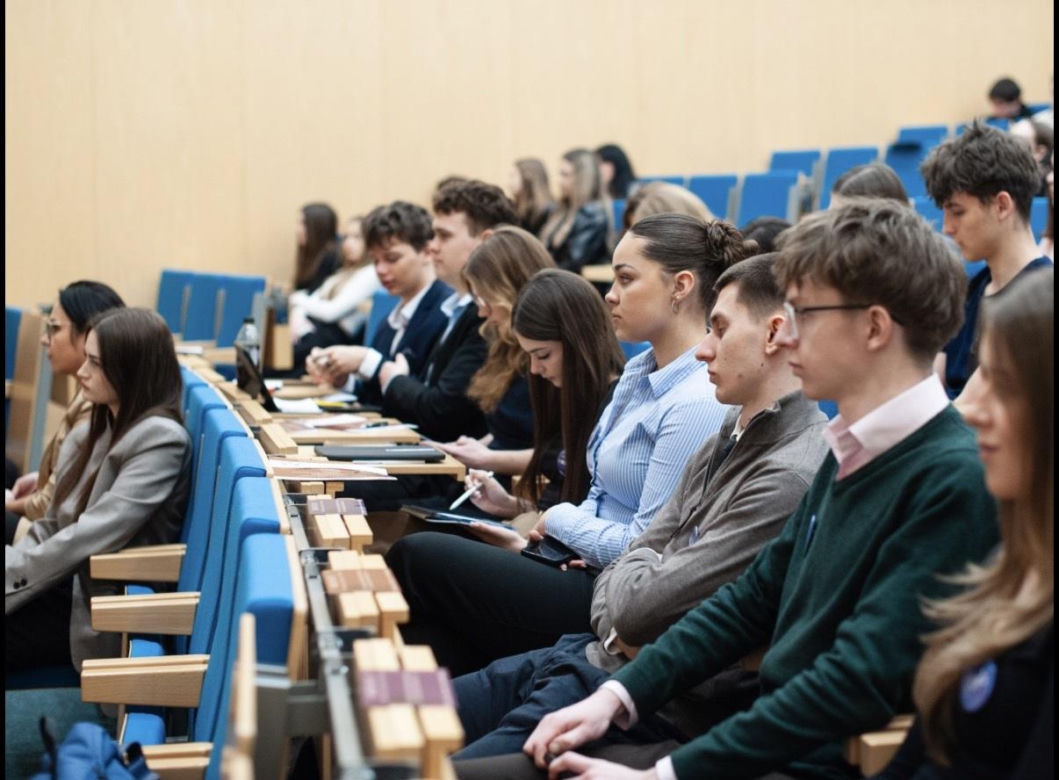 Czy granice uzależnień się zacierają? – debata młodzieży na UwS