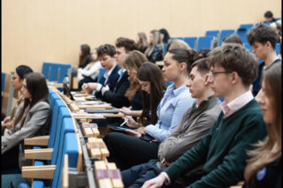 Czy granice uzależnień się zacierają? – debata młodzieży na UwS
