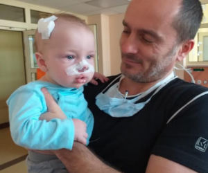 Chirurg dziecięcy Adam Mol ze szpitala w Prokocimiu