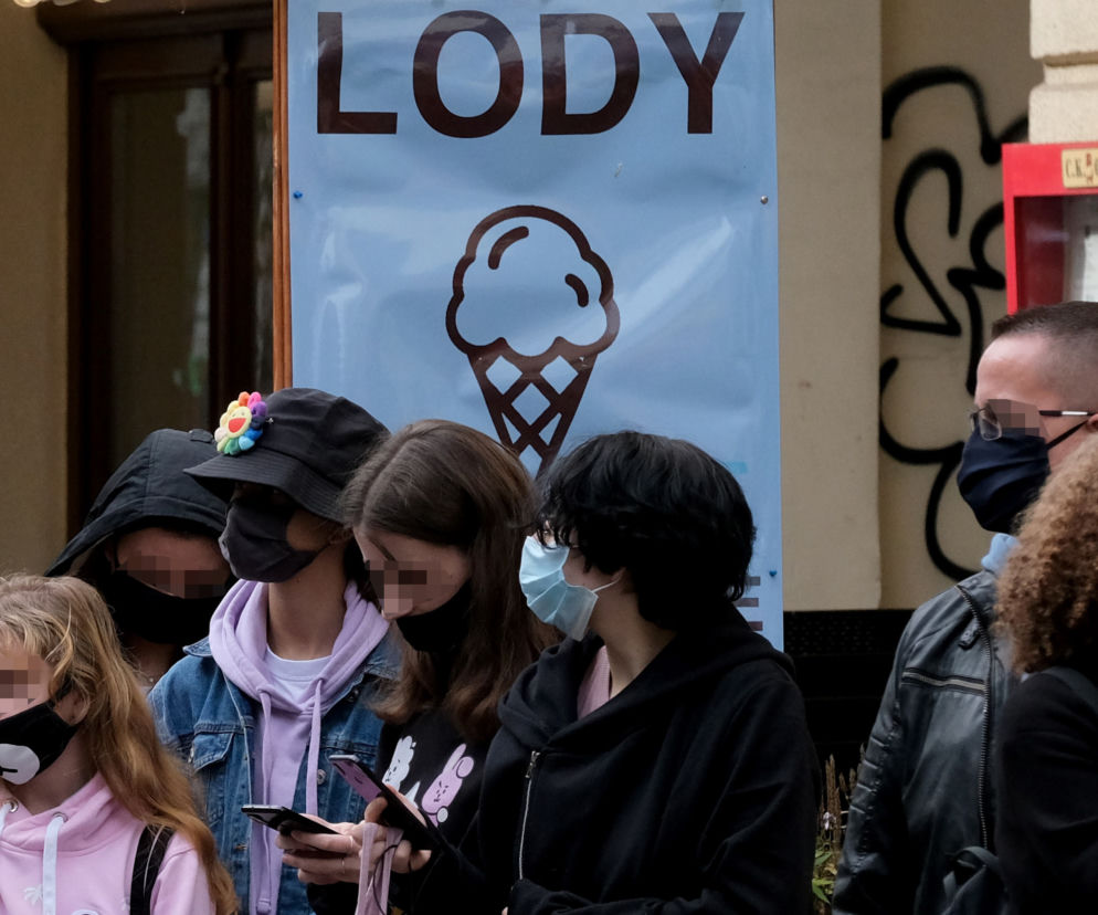Warszawiacy karnie w maseczkach. Ale niektórzy bez