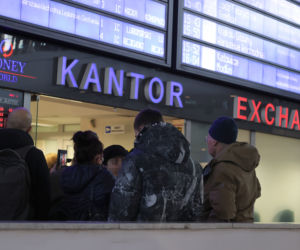 Dworzec Centralny pęka w szwach od ukraińskich uchodźców