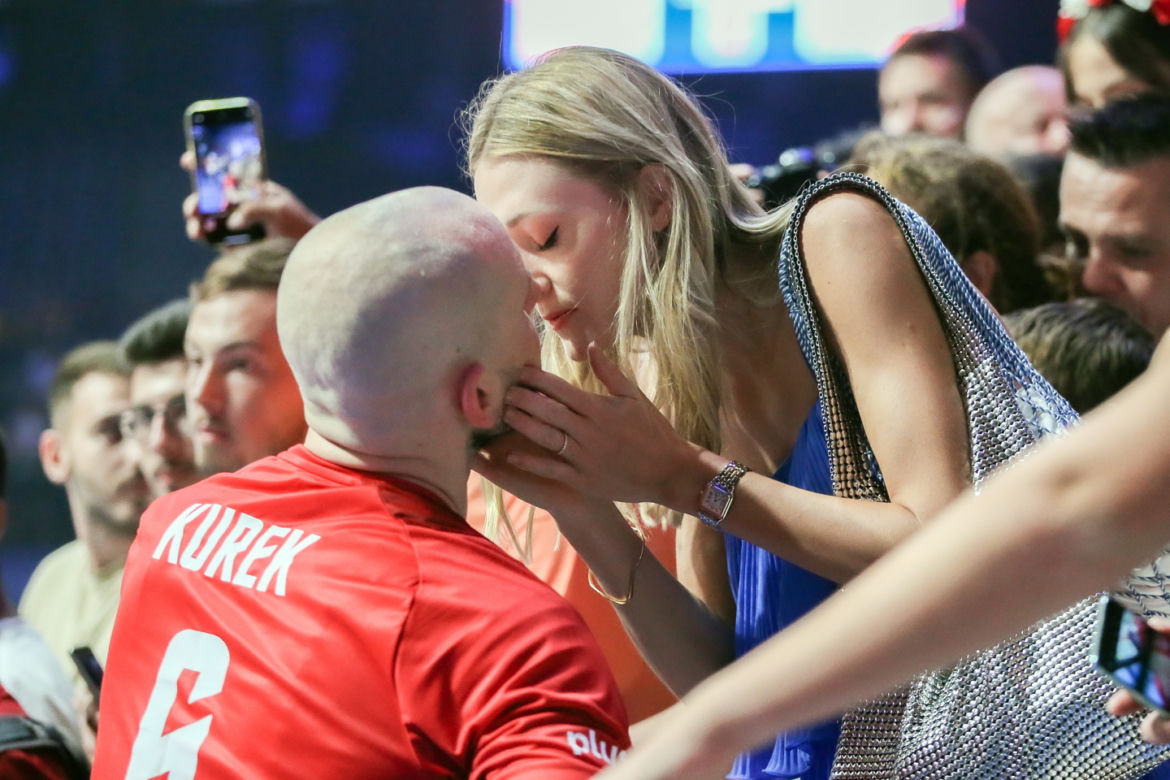 Ukochane pocieszały siatkarzy po klęsce